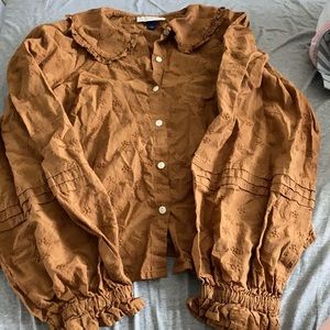 Universal Thread collared peasant top. size small